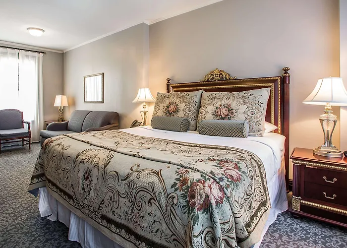 Hotels in Downtown Evanston