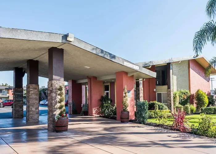 Hotels in Downtown Lodi