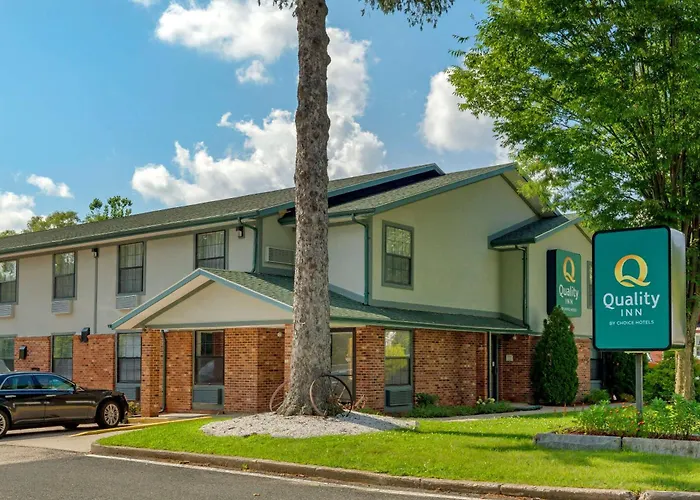 Hotels in Downtown Lee