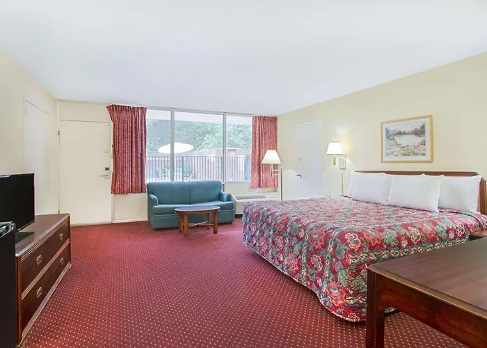 Hotels in Downtown Bristol