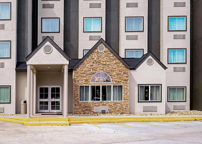 Hotels in Downtown Robbinsville