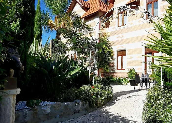 Hotels in Downtown Colares