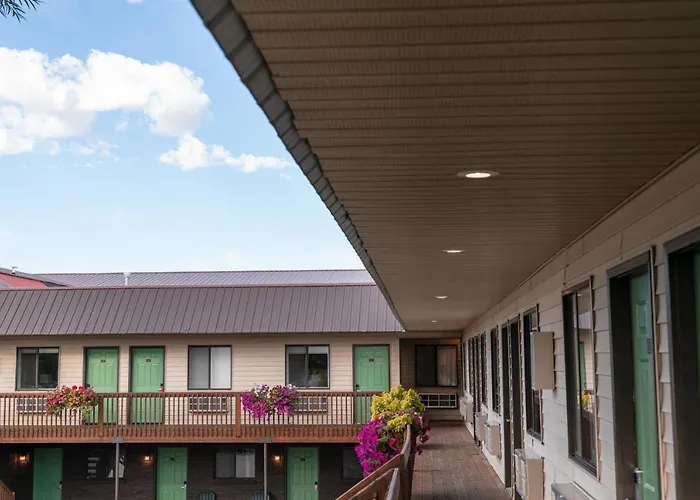 Hotels in Downtown Saratoga