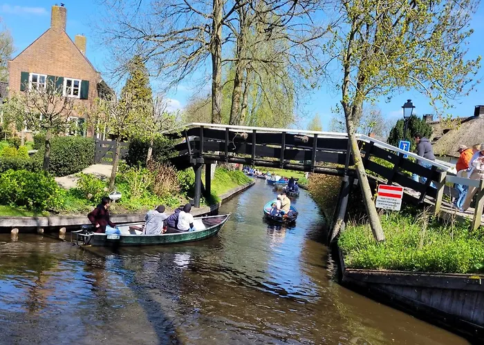 Hotels in Downtown Giethoorn