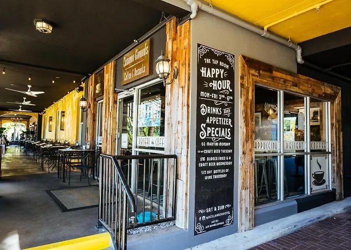 Hotels in Downtown Dunedin
