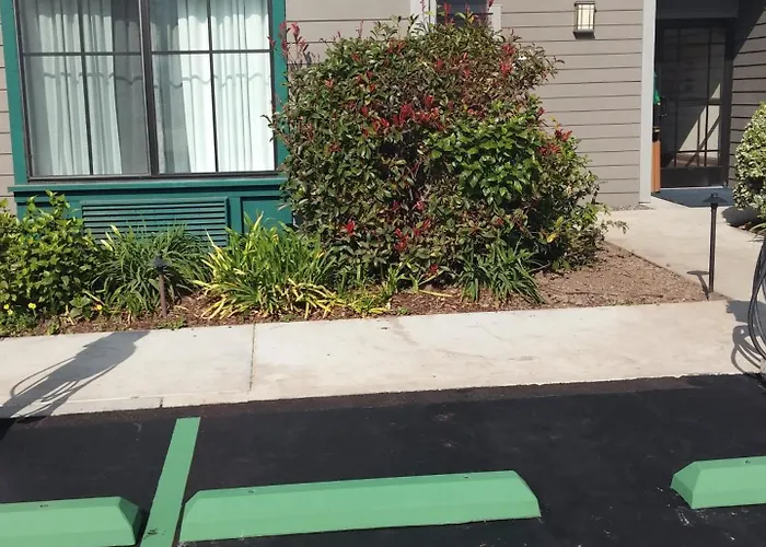 Hotels in Downtown Carpinteria