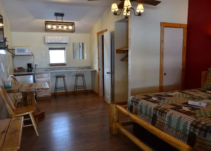 Hotels in Downtown Pinetop-Lakeside