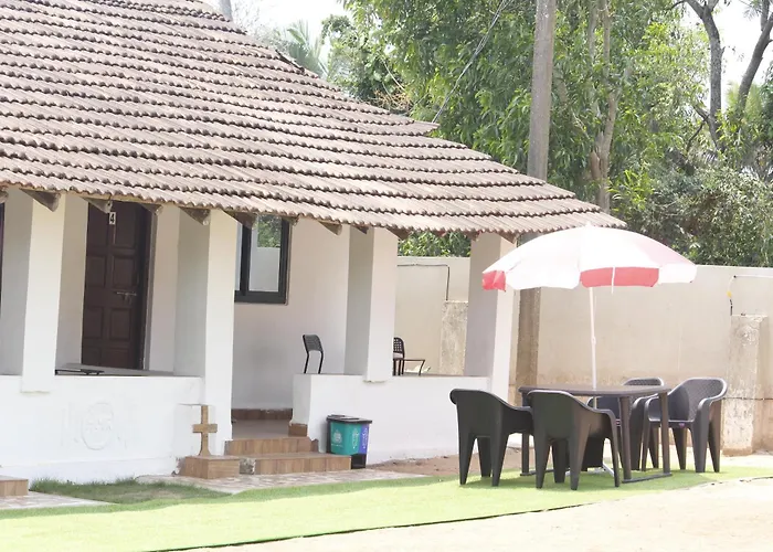 Hotels in Downtown Colva