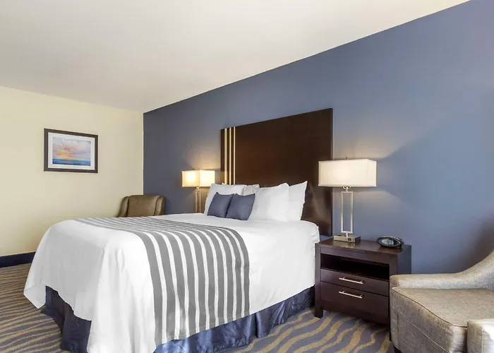 Hotels in Downtown Edmonds