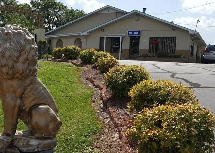 Hotels in Downtown Rockingham