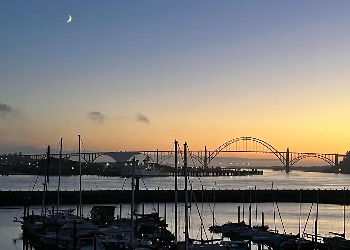 Hotels in Downtown Newport