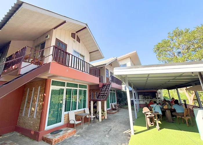 Hotels in Downtown Phra Nakhon Si Ayutthaya