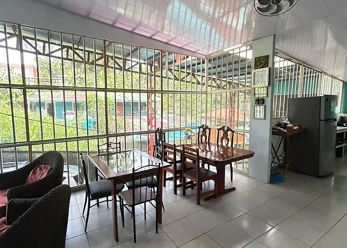 Hotels in Downtown Manuel Antonio
