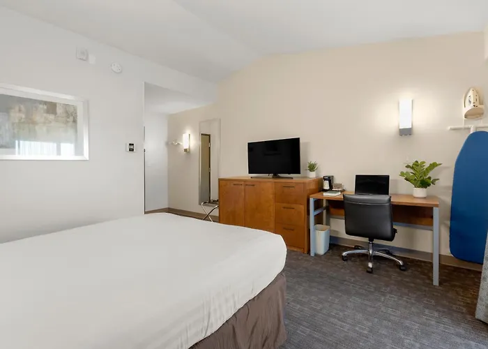 Hotels in Downtown Redwood City