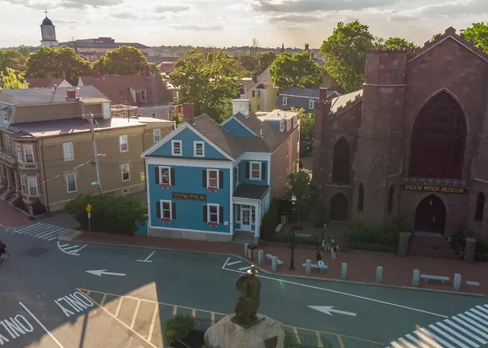 Hotels in Downtown Salem