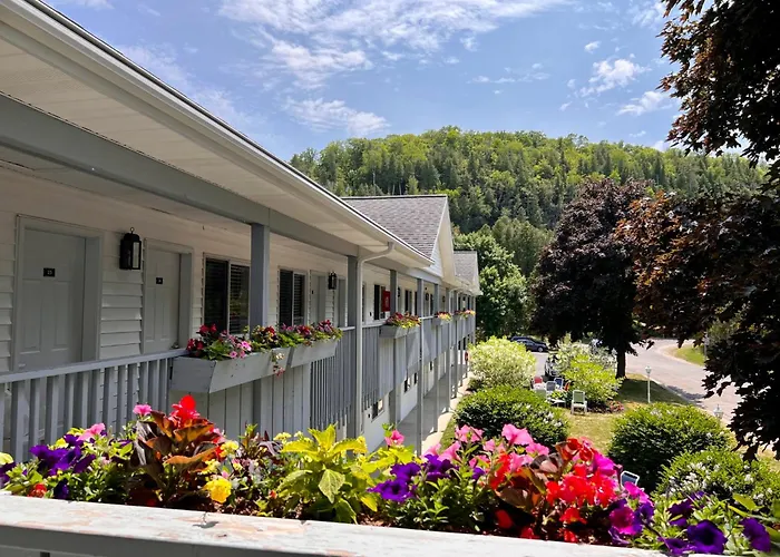 Hotels in Downtown Fish Creek