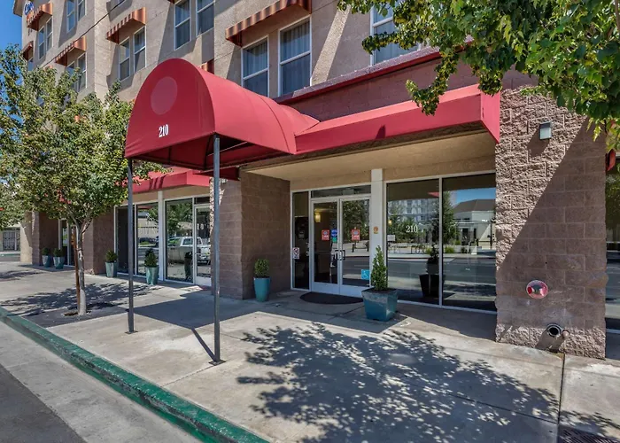 Hotels in Downtown Visalia