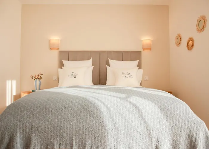 Hotels in Downtown Mougins
