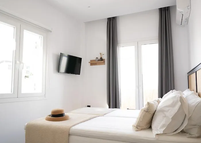 Hotels in Downtown Tinos