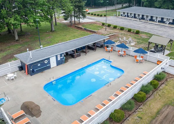 Hotels in Downtown Saugatuck