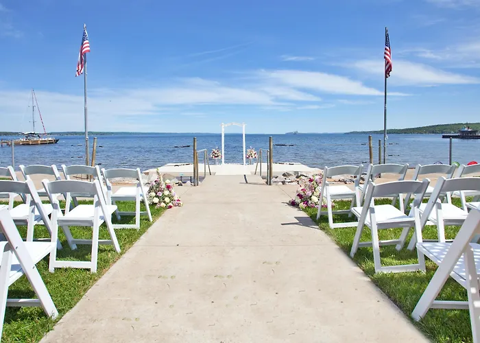 Hotels in Downtown Traverse City