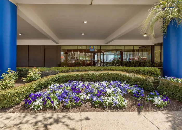 Hotels in Downtown Suffolk