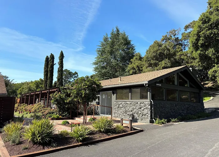Hotels in Downtown Carmel Valley