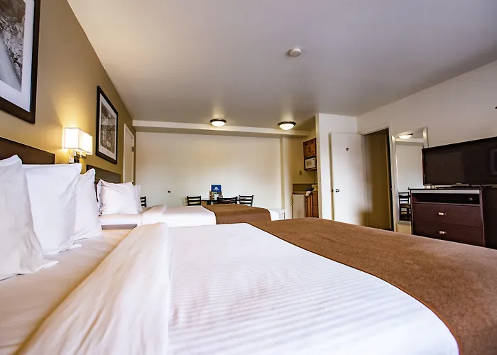 Hotels in Downtown Manitou Springs