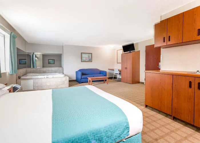 Hotels in Downtown Loveland