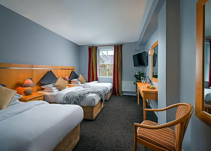 Hotels in Downtown Ennis