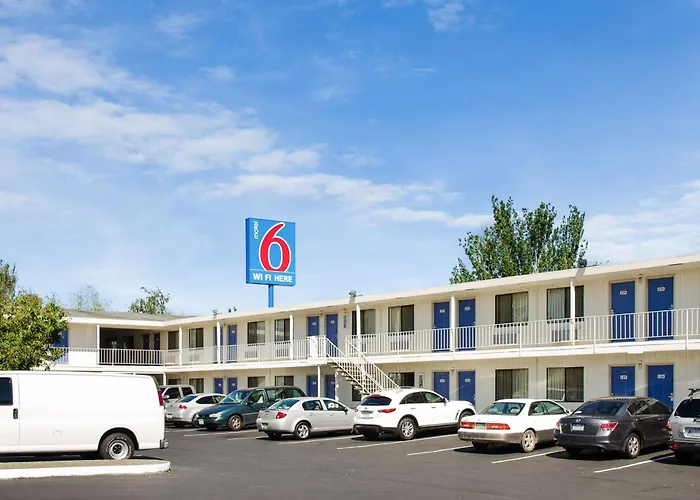 Hotels in Downtown Fife