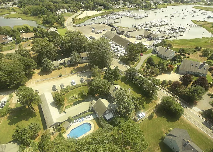 Hotels in Downtown Harwich Port