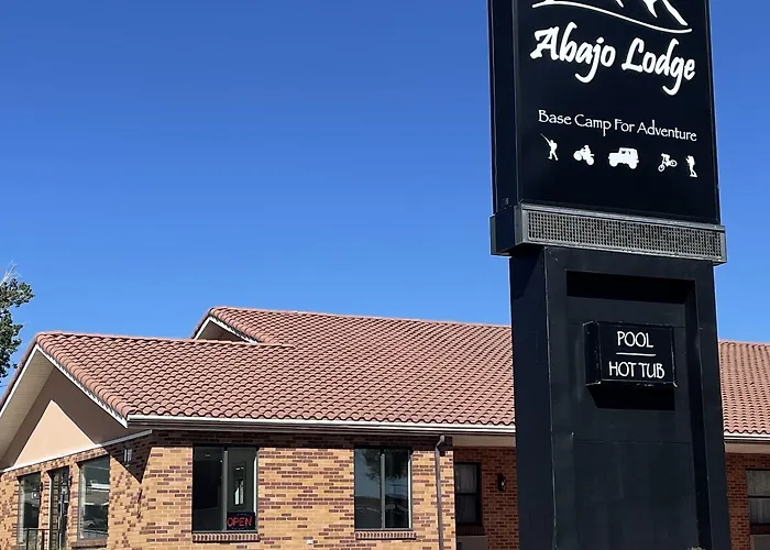 Hotels in Downtown Monticello