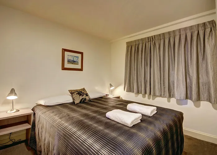 Hotels in Downtown Queenstown
