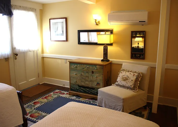 Hotels in Downtown Oak Bluffs