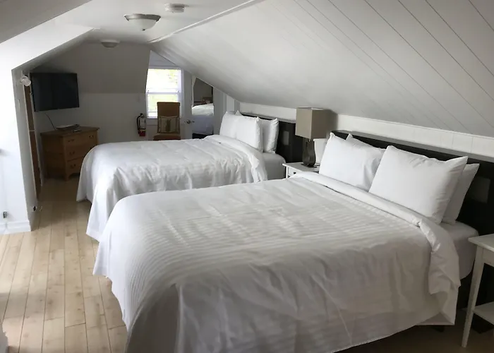 Hotels in Downtown Gananoque