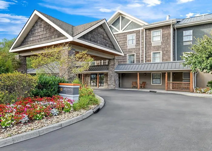 Hotels in Downtown West Jefferson