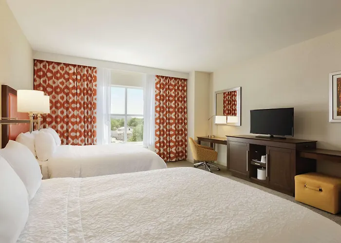 Hotels in Downtown Saint Albans