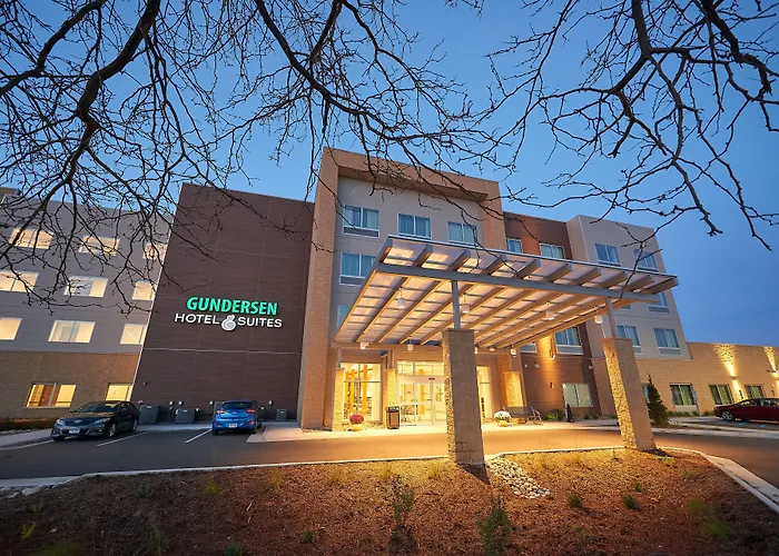Hotels in Downtown La Crosse