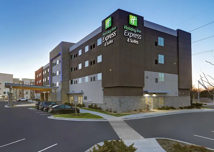 Hotels in Downtown Lenexa