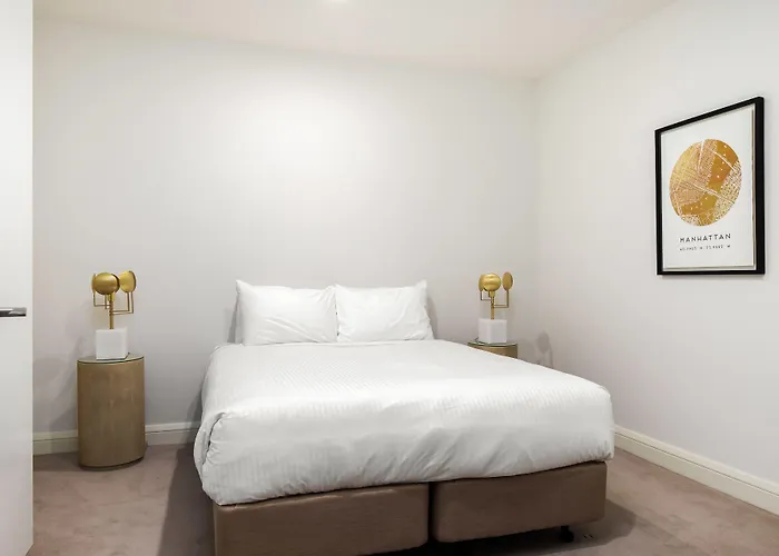 Hotels in Downtown Canberra