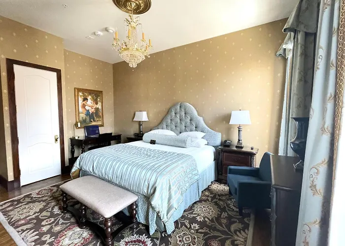 Hotels in Downtown Navasota
