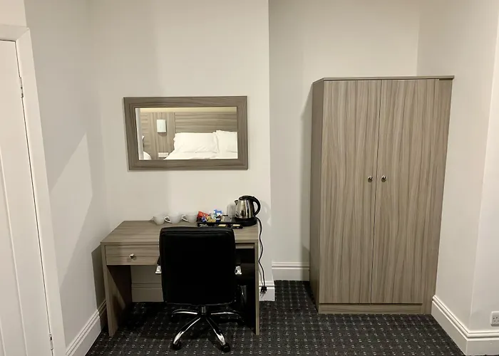 Hotels in Downtown Redditch