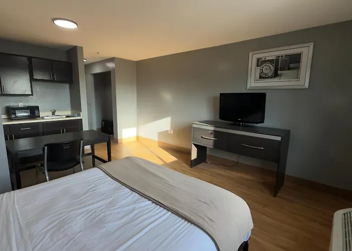 Hotels in Downtown Hazelwood
