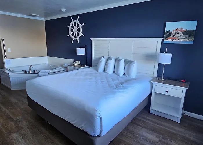 Hotels in Downtown Alexandria Bay