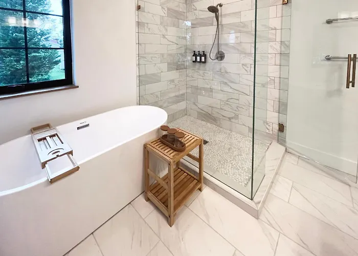Hotels in Downtown Hendersonville