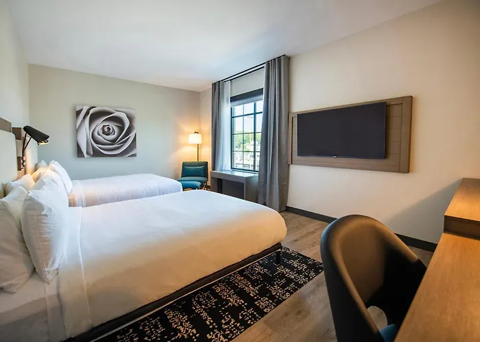 Hotels in Downtown Rockford