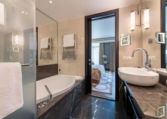 Hotels in Downtown Lausanne