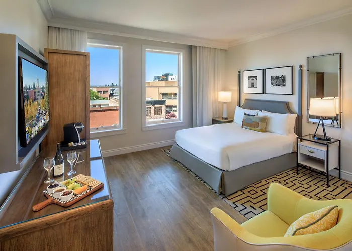 Hotels in Downtown Santa Rosa