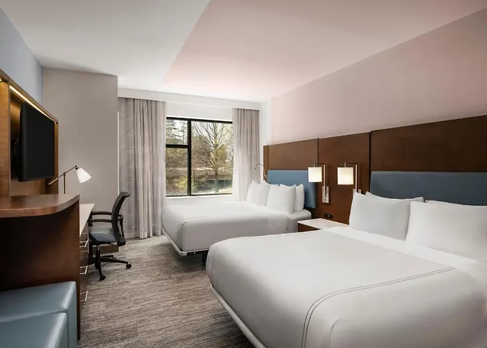 Hotels in Downtown Alpharetta